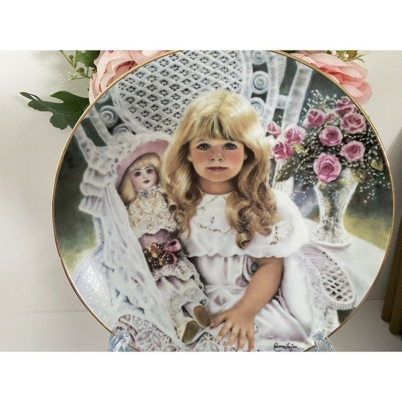 Edwin M. Knowles "Anna" Holding a Doll 1989 Collectible Plate by Corinne Layton - Picture 10 of 10